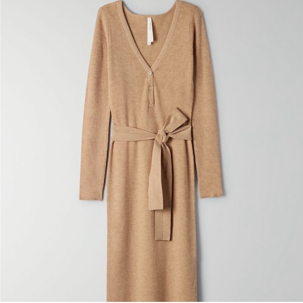 Group Babaton Henley sweatedress M Tannin